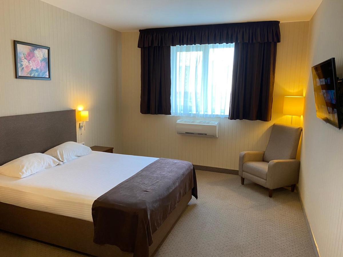 Hotel 7Ya Krasnosilske Eksteriør billede